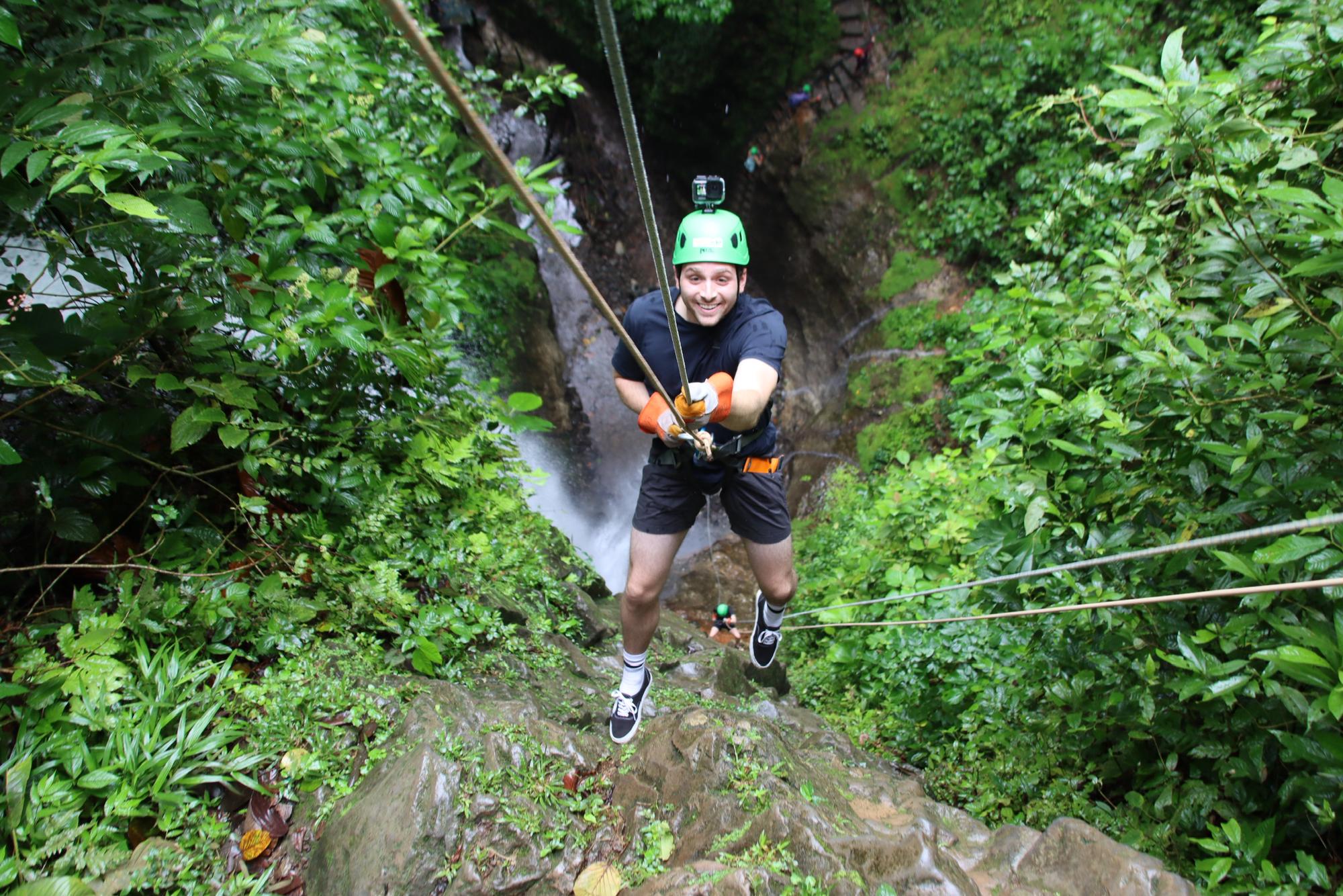 2022: Waterfall repelling in Costa Rica