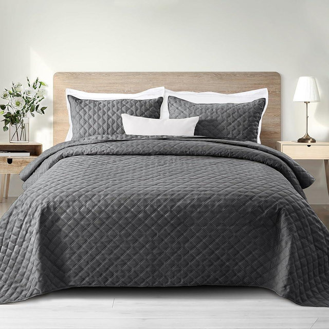 Exclusivo Mezcla Soft Quilt Set King Size, 3 Pieces Lightweight Quilts Grey Bedspreads Coverlets Bedding Set for All Seasons, Grid Pattern