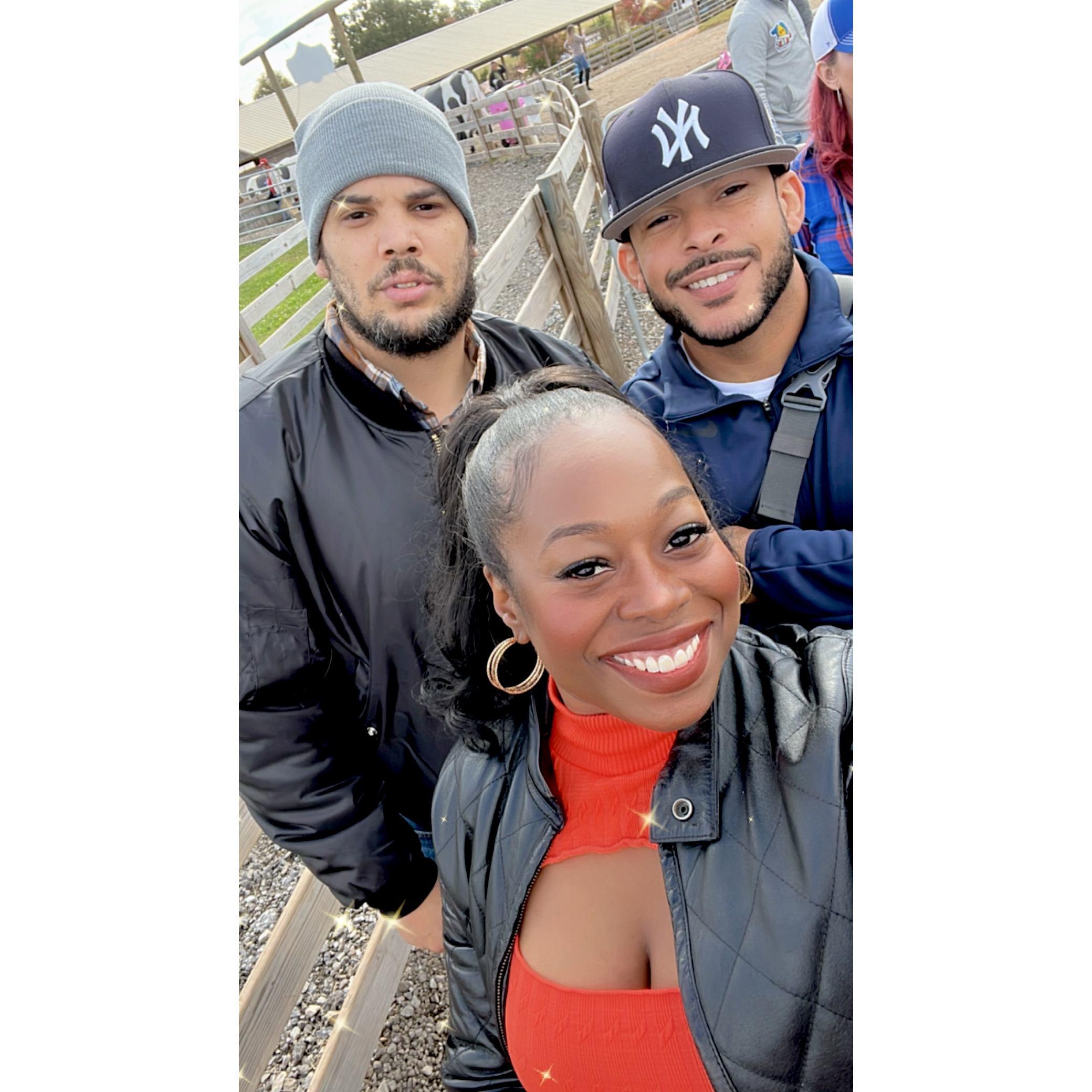 2 Perez Men & a Lady
