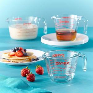 Pyrex Essentials (3-Pack) Glass Measuring Cups Set, (1, 2 & 4 Cup) Measuring Cups For Prepping, Baking and Cooking, Preheated Oven, Dishwasher, Freezer, and Microwave Safe