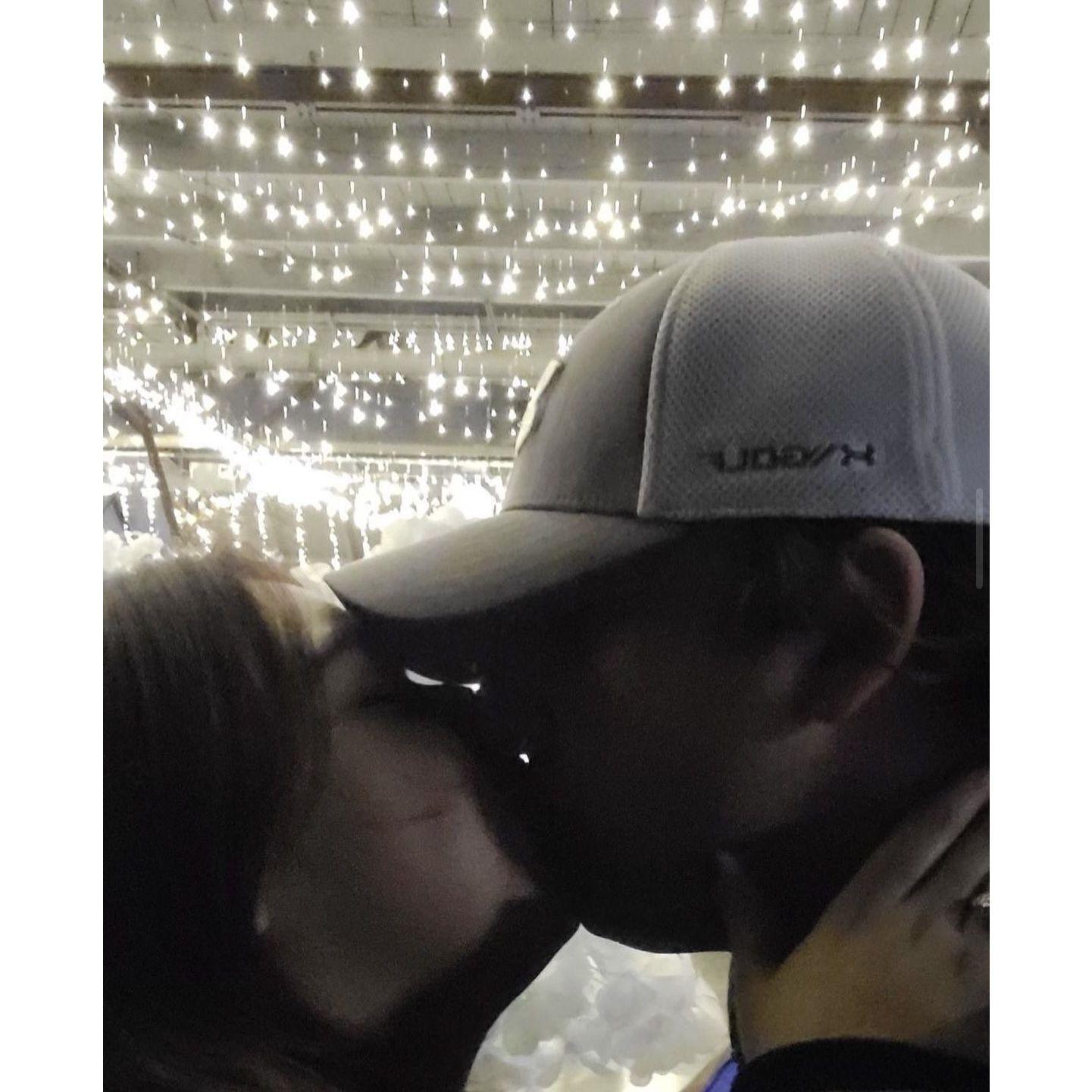 Holiday Kisses <3