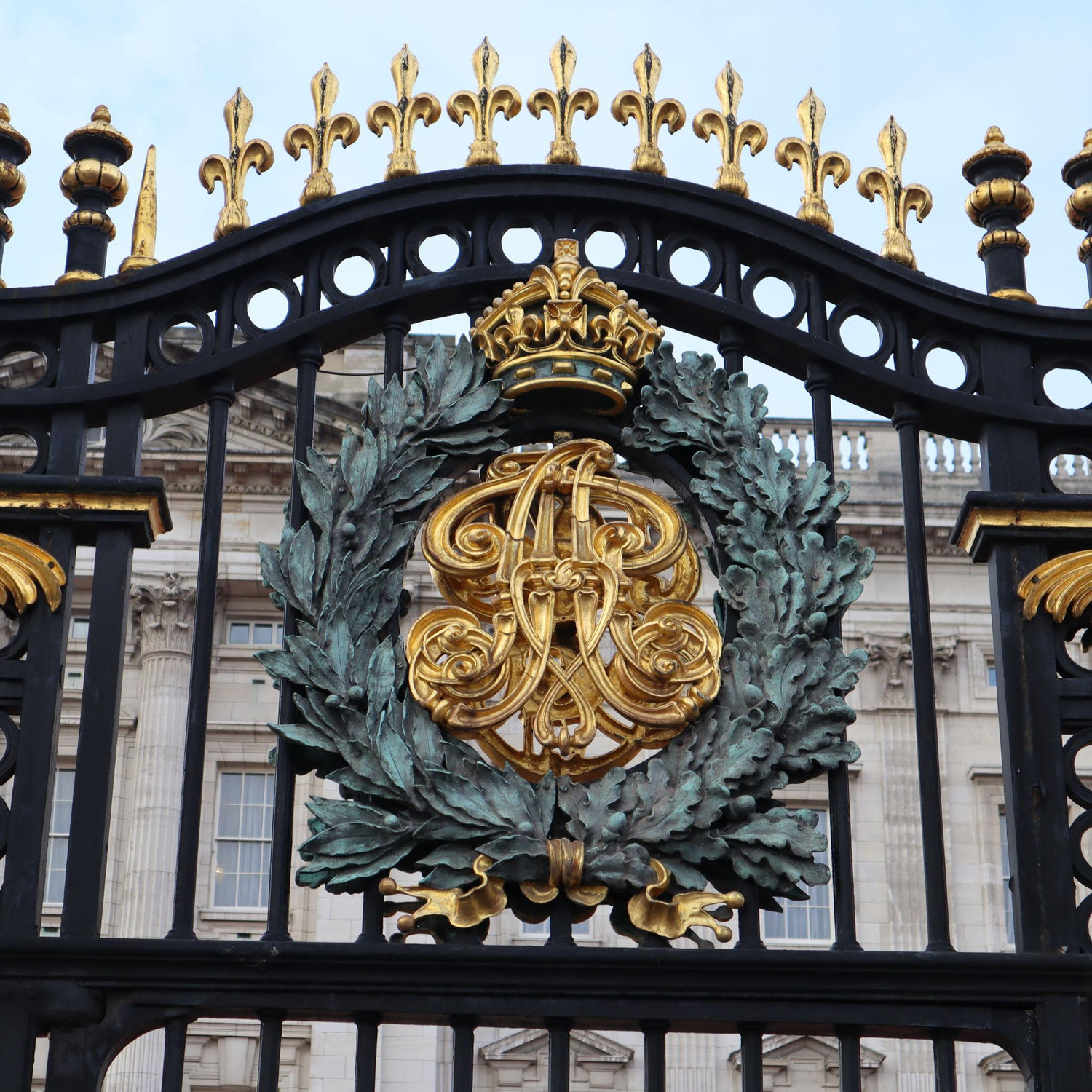 Buckingham Palace.......so cool!