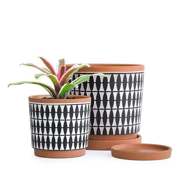Set of 2 Terracotta Pots, 4 Inch and 6 Inch, Planter Pots for Plants with Drainage Holes and Saucers, Pottery Red/Black, 31-958-B-2
