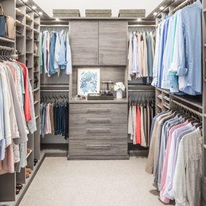 CUSTOM CLOSET