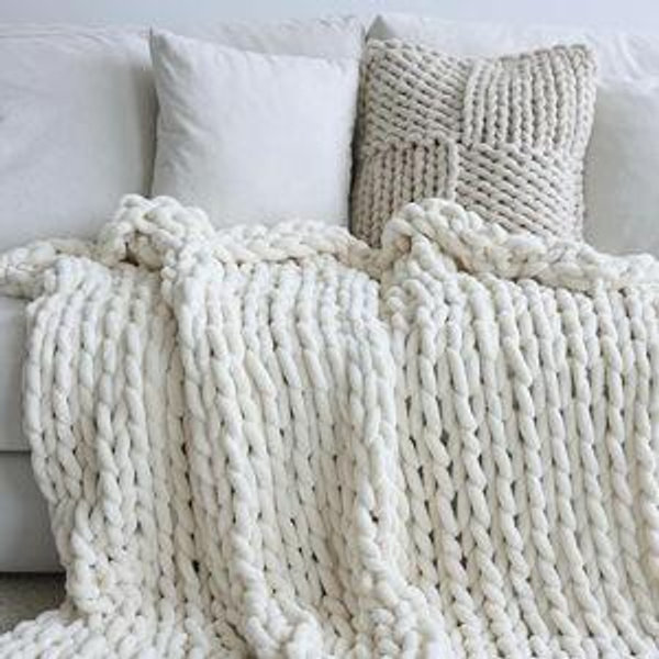 Maetoow Chenille Chunky Knit Blanket Throw （50×60 Inch）, Handmade Warm & Cozy Blanket Couch, Bed, Home Decor, Soft Breathable Fleece Banket, Christmas Thick and Giant Yarn Throws，Cream