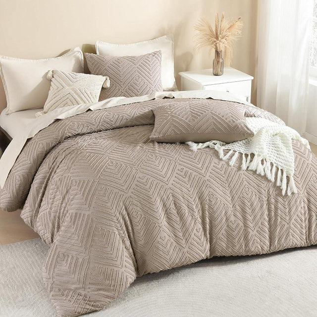 Litanika Light Coffee Queen Comforter Set, 3 Pieces Tufted Boho Farmhouse Bedding Comforter Sets, Lightweight Fluffy Comforter Bed Set for All Season (90x90In Comforter and 2 Pillowcases)