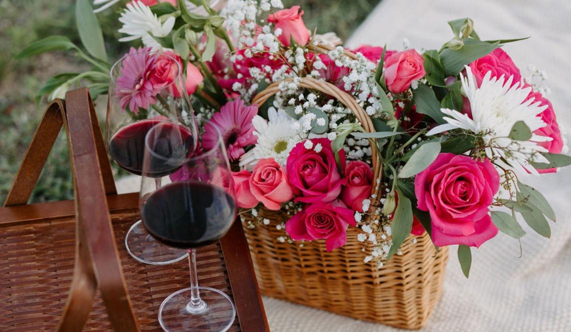 The Wedding Website of Maria Diaz and Isaac Salas