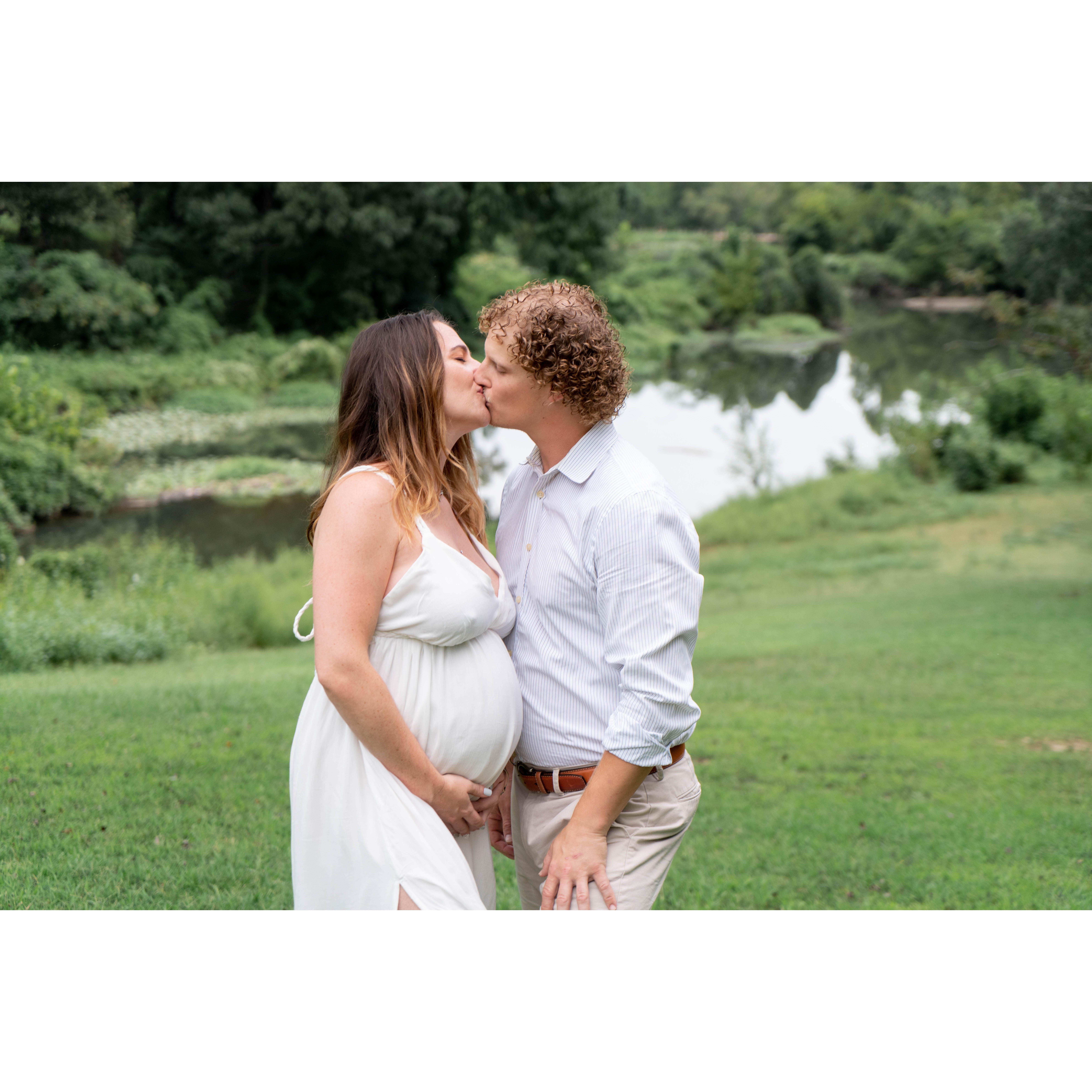 Pregnancy photo shoot for the Riley Grace