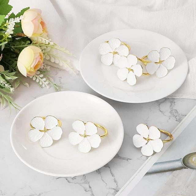 Lewondr Napkin Rings, Set of 6 Flowers Napkin Ring Holders Dinner Tables Rings Elegant Ornament Table Setting Decoration for Wedding, Christmas, Thanksgiving, Holiday, Party, White