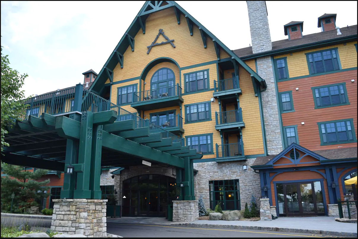 The Wedding Website of Lindsay Fuller and Christopher Osnato