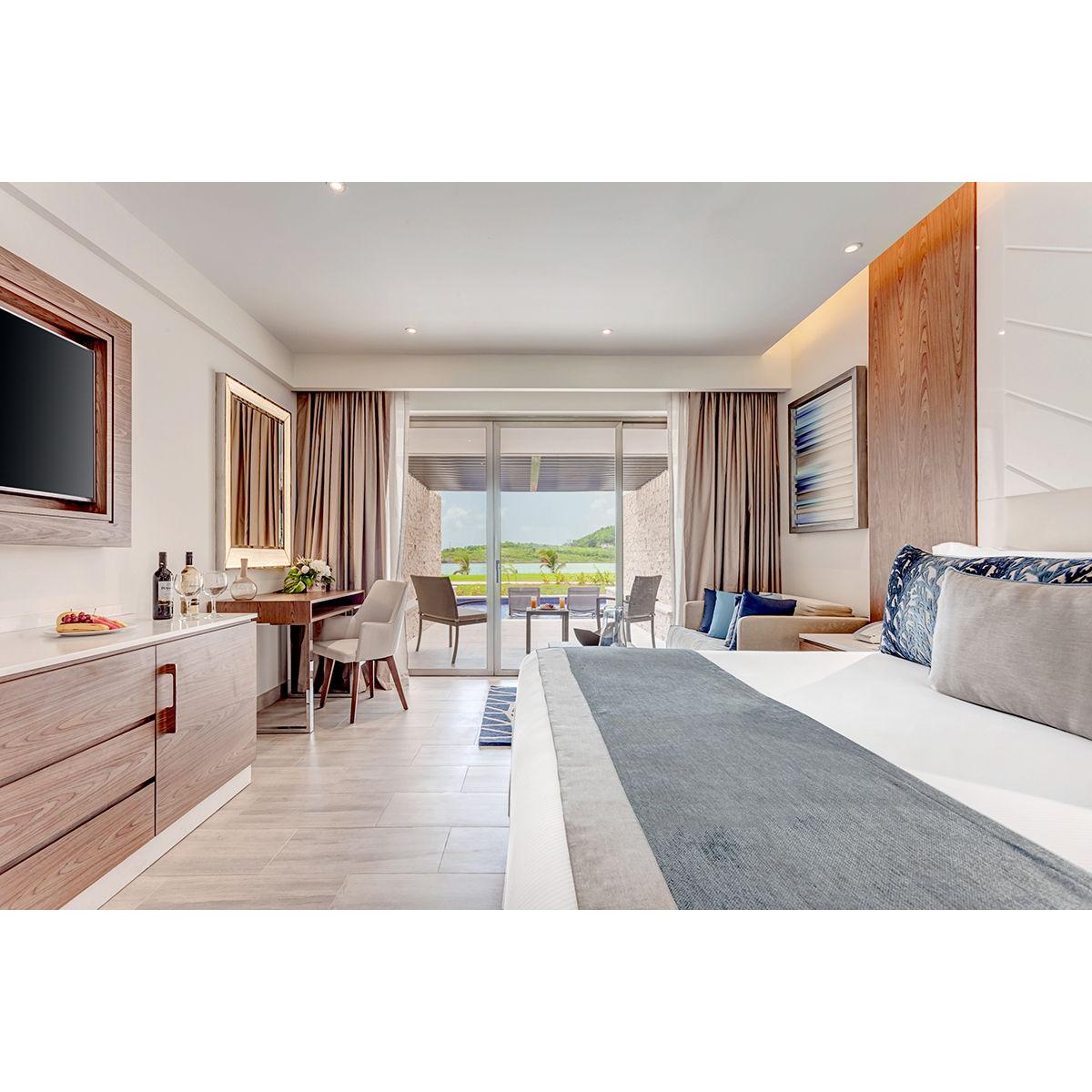 Luxury Jr Swim Out Suite