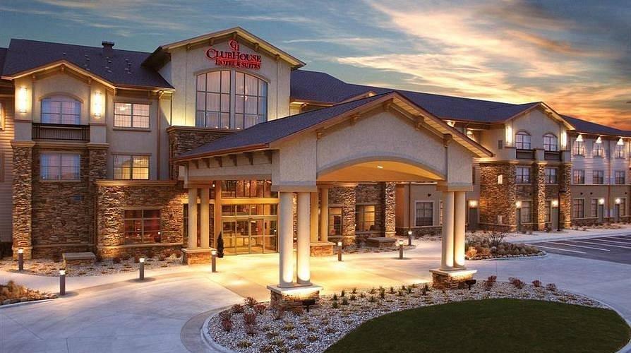 The Wedding Website of Ella Donais and Carson Buresh