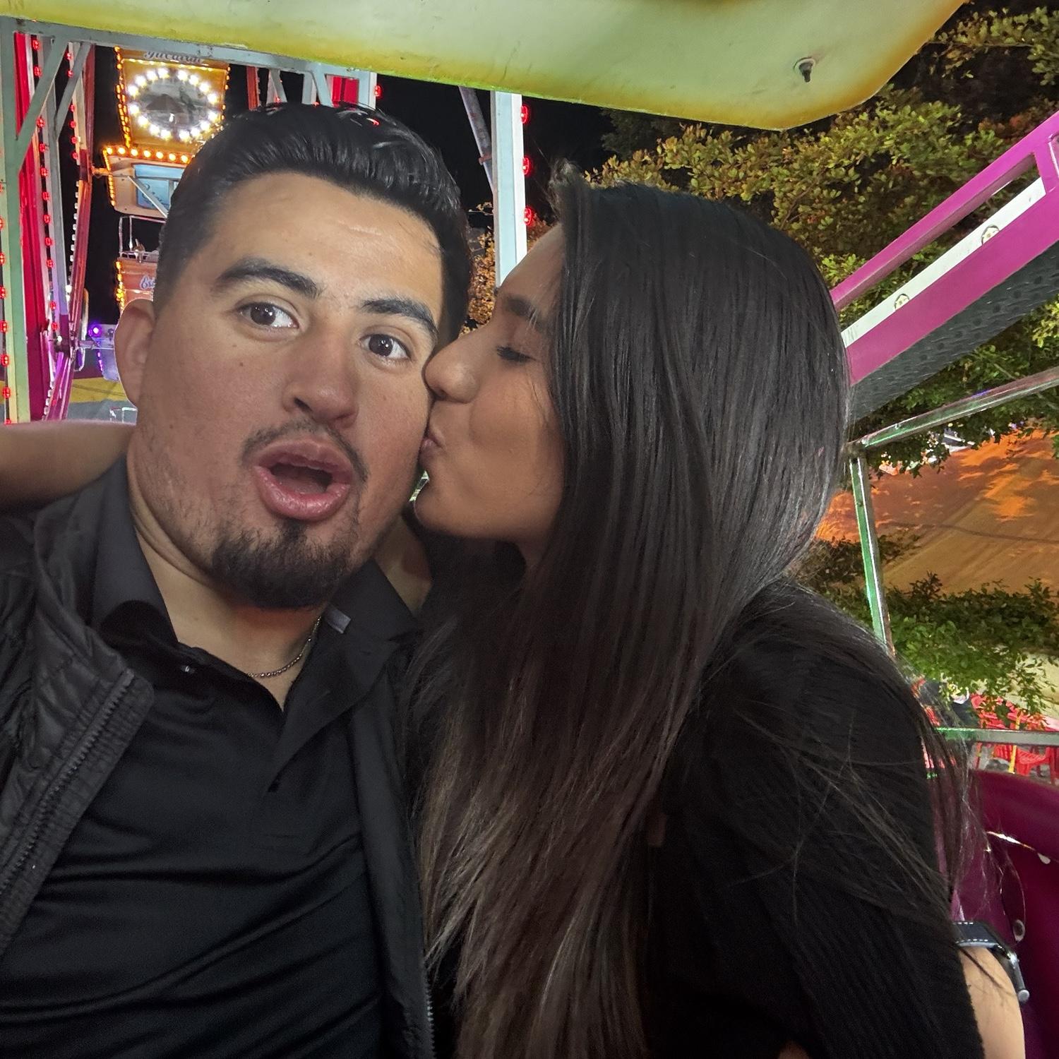 En la fiestas del pueblo - Zapotlanejo, Jalisco para conocer el hermoso pueblo donde Angel crecio <3