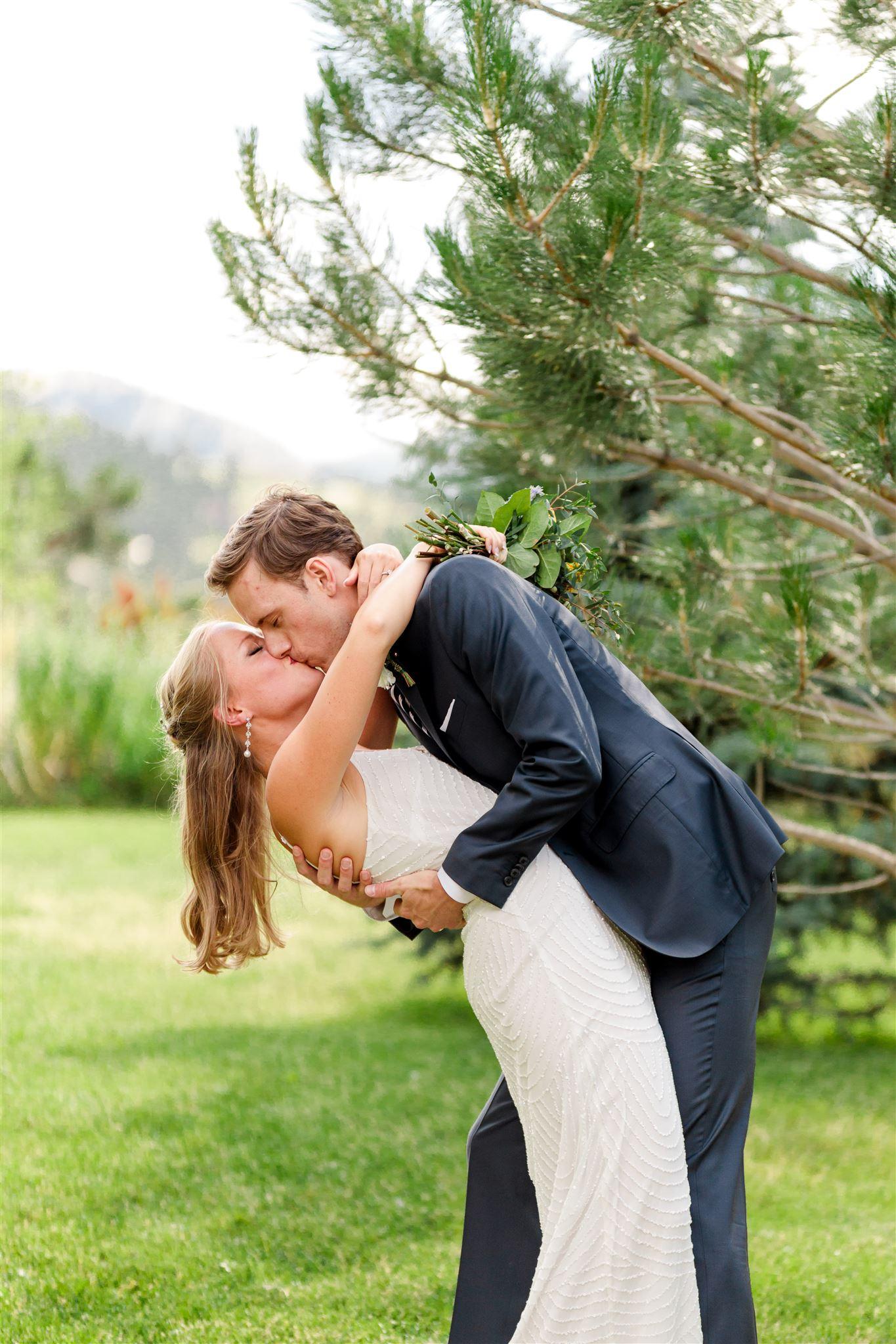 The Wedding Website of Chelsea Van Name and Robert Broman