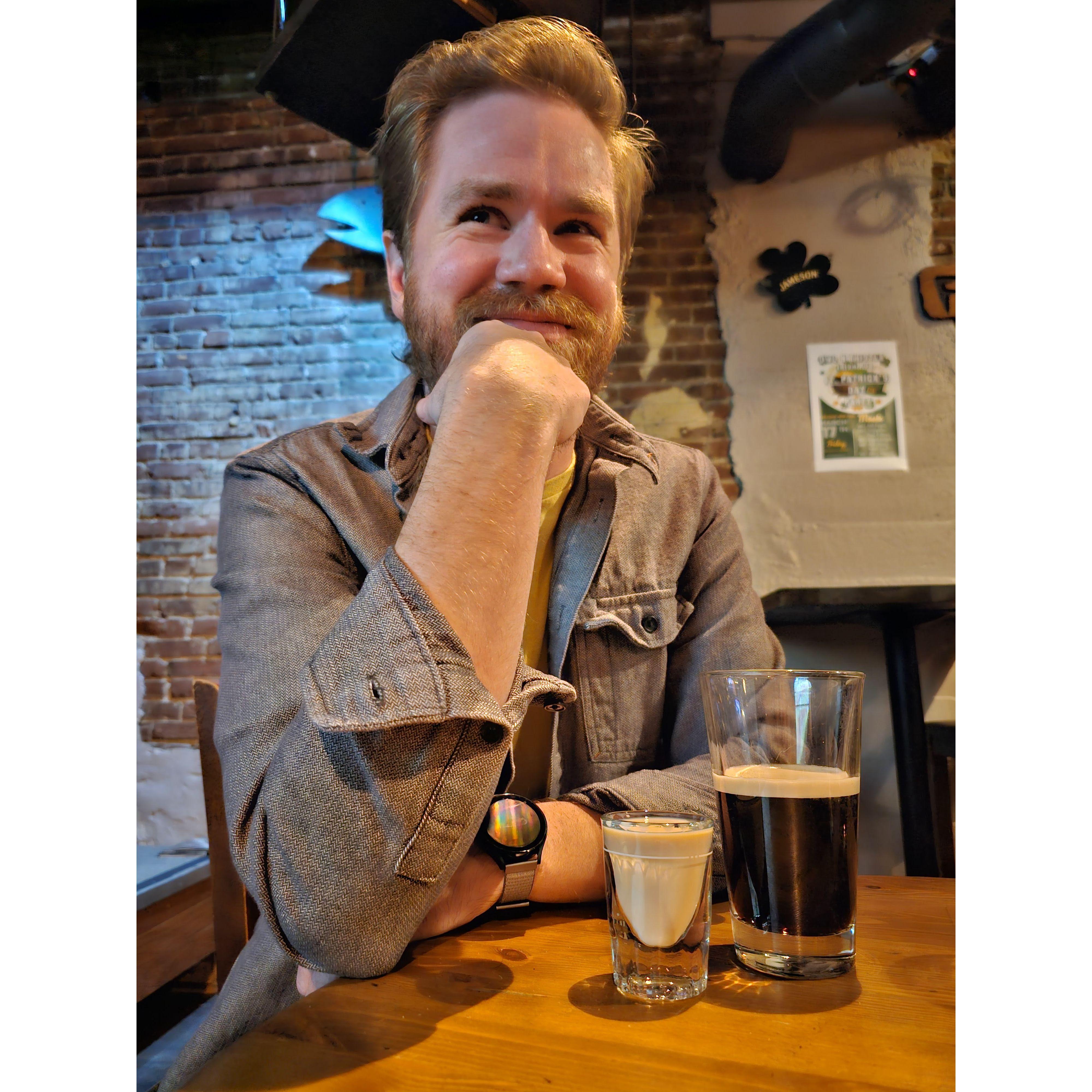 Look at that CUTIE!!!
(Making a pitstop at an Irish Pub on our way to Washington to meet Stephen's family).
#WashingtonMar2023
