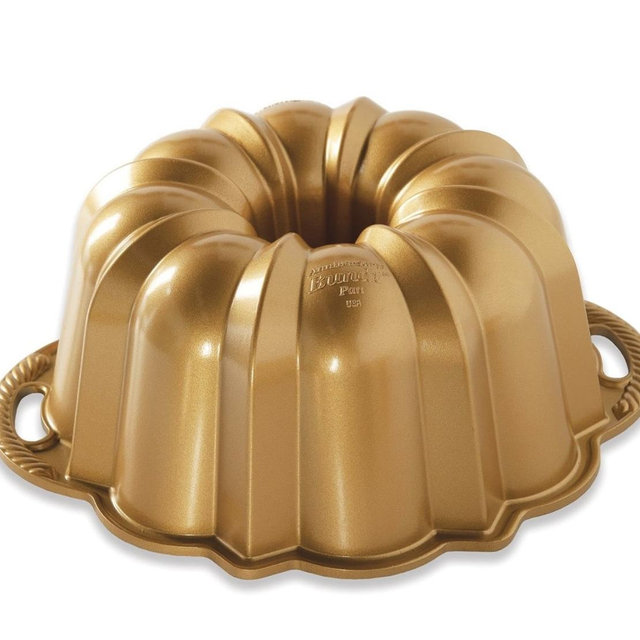 Nordic Ware Anniversary Bundt 12 Cup, Gold