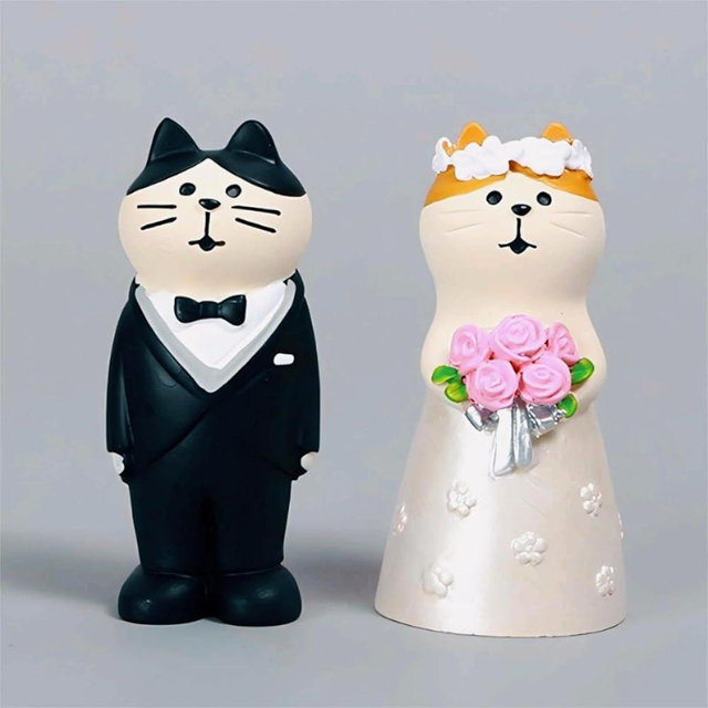 Eysinyge Cat Figurines Set of 2, Miniature Resin Statues Wedding Table Decor, Cute Wedding Gifts for Cat Lovers, Anniversary Valentine's Day Cake Topper