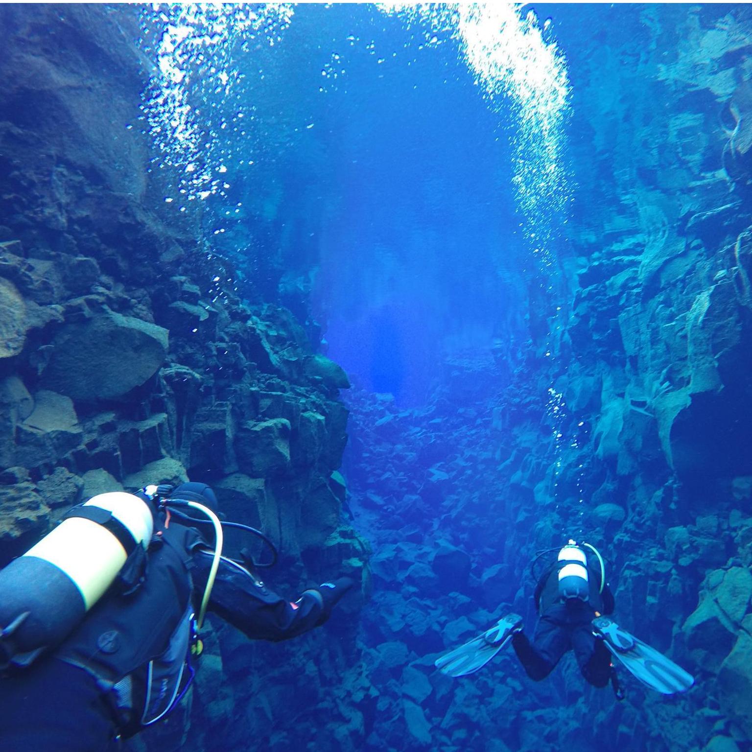 March 2017: Swimming in the continental divide between Europe and North America in Silfra, Iceland.

Marzec 2017: Pływanie w przepaści kontynentalnej między Europą a Ameryką Północną w Islandii.