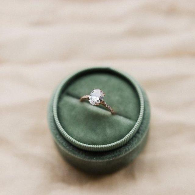 Velvet ring box - vintage style - sage