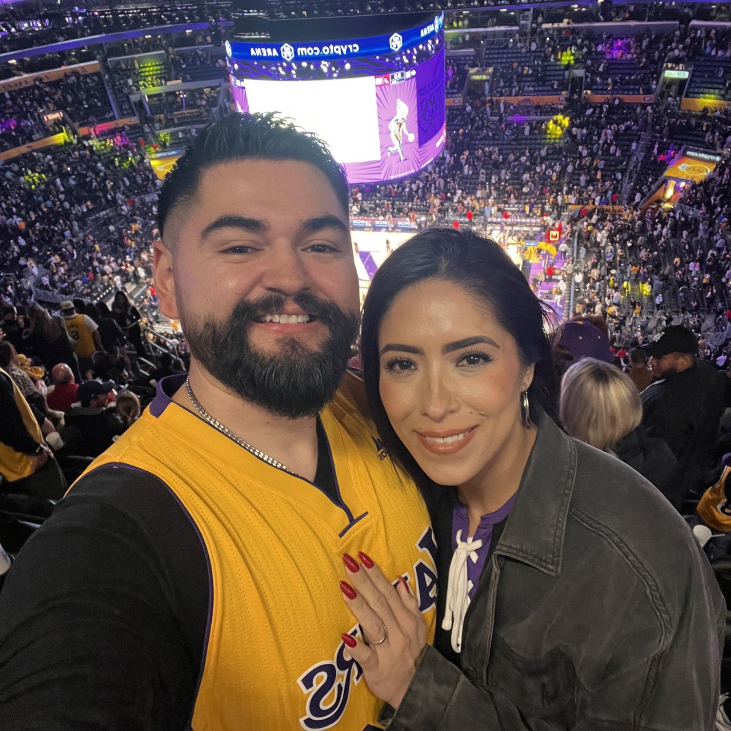Our first Laker game!!