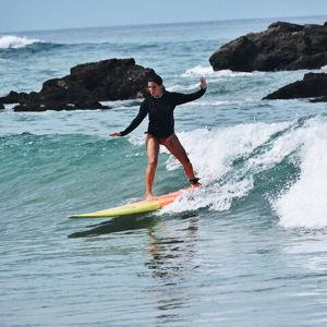 2-hour surf lesson -- Honeymoon experience