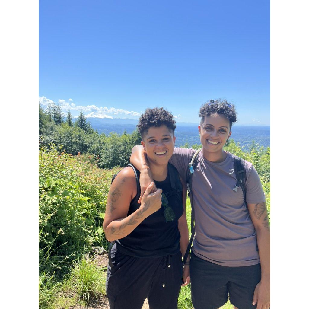 hiking together in Seattle 🥾