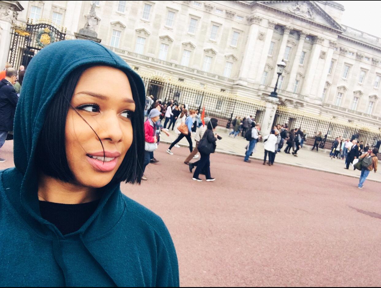 A queen visiting another queen at Buckingham Palace