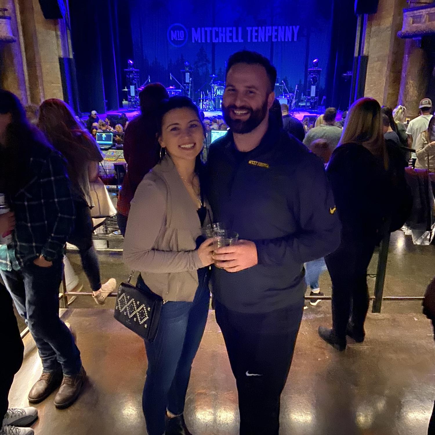 Mitchell Tenpenny concert 2019