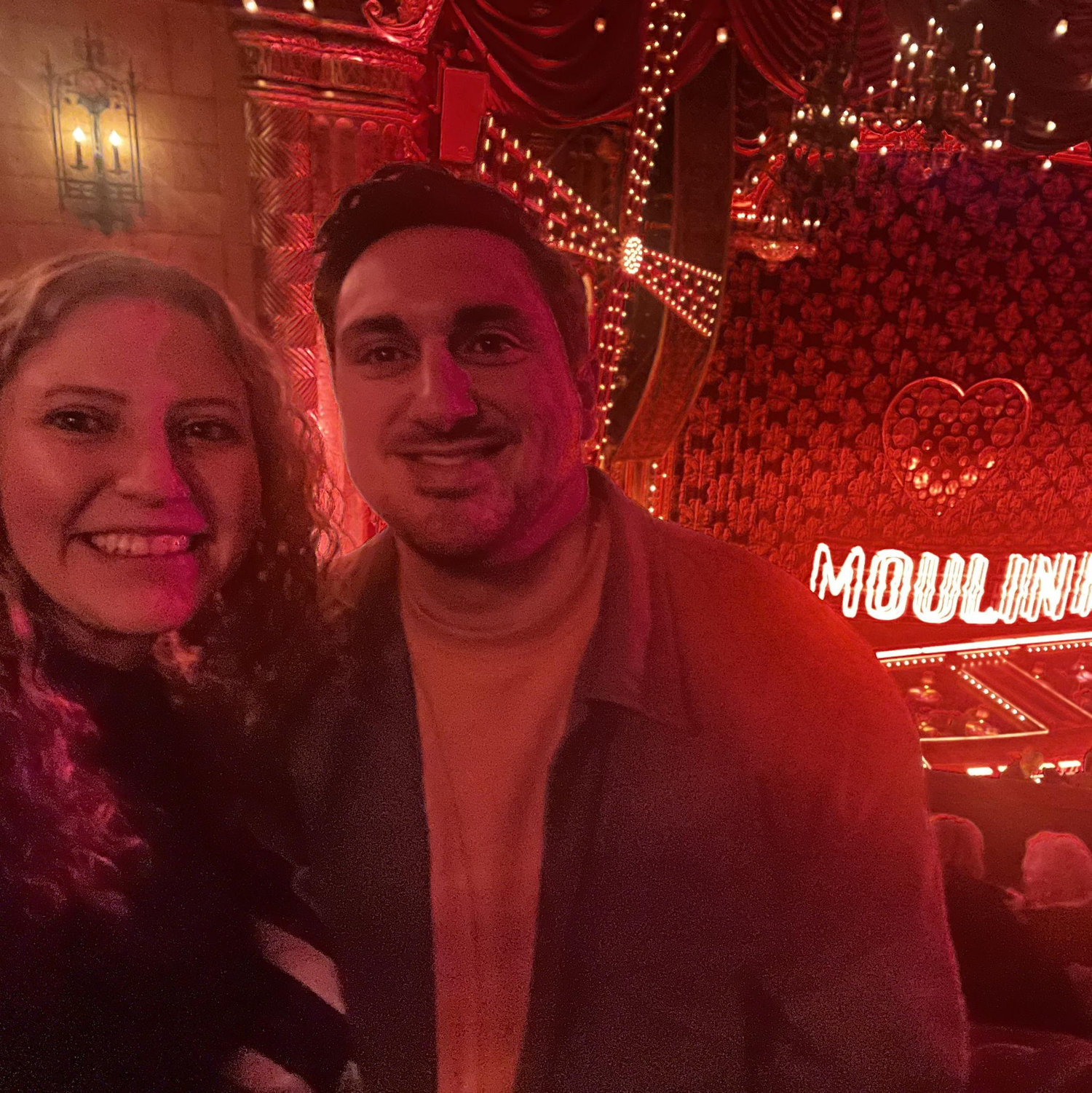 Kyle surprised Lize to Moulin Rouge show in NYC
