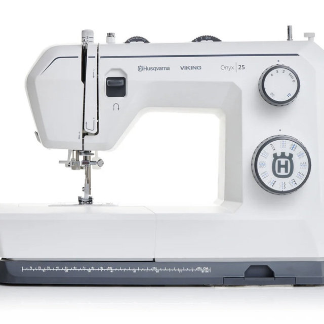 Beginner Sewing Machine - HUSQVARNA® VIKING® ONYX™ 25 Sewing Machine
