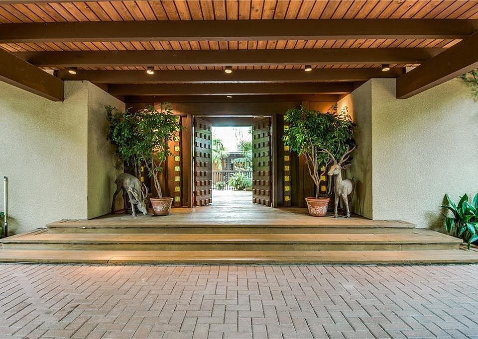 The Wedding Website of Jonny Zielinski and Courtney Fife