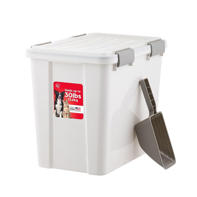 IRIS USA Stackable Dog Food Storage Container with 2 Cup Scoop, 4 Secure Latches, Fits up to 30 lbs, Pet Dry Food Bin, Gasket Seal Lid, BPA Free, Stackable, Easy Measure, White