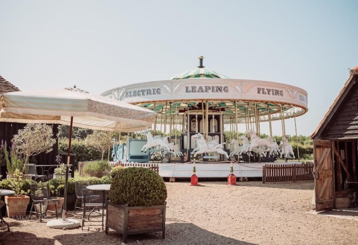 The Wedding Website of Thomas Mills and Ellie Fox