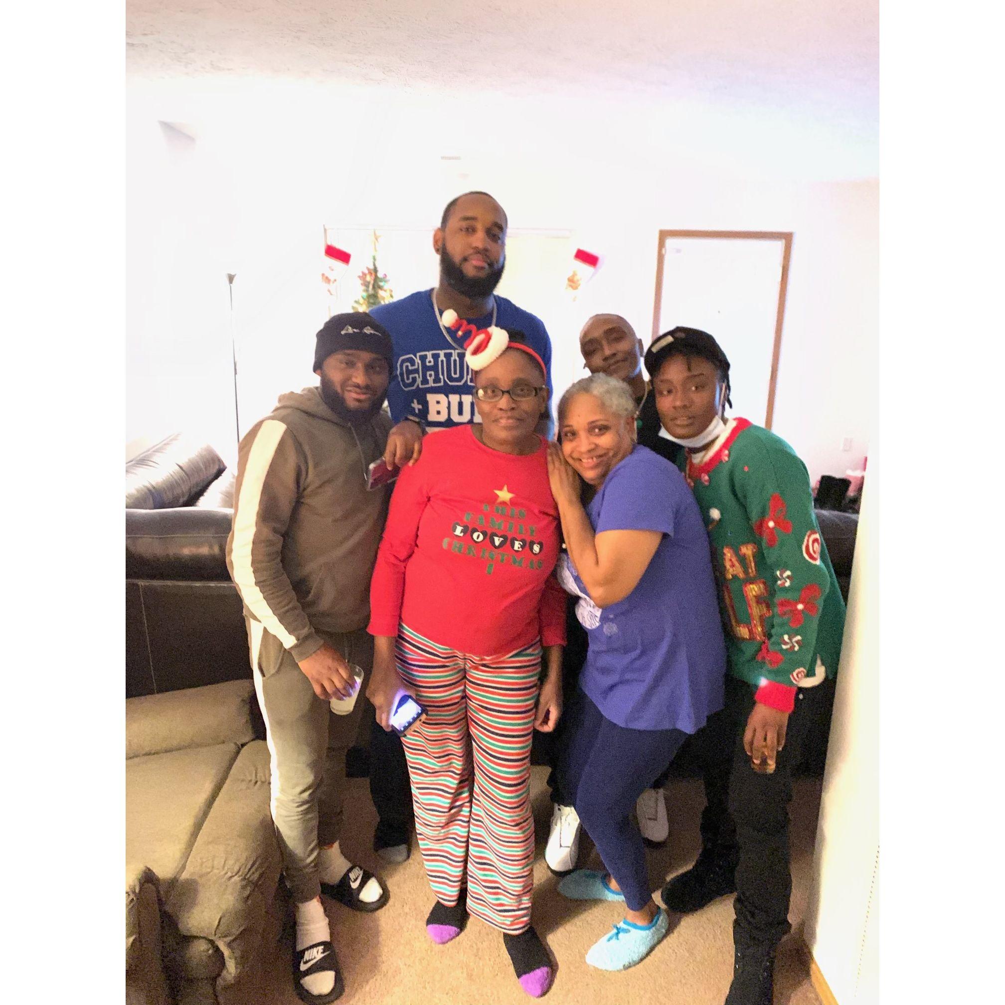 Mike, nana, momma Tracy and cousins.