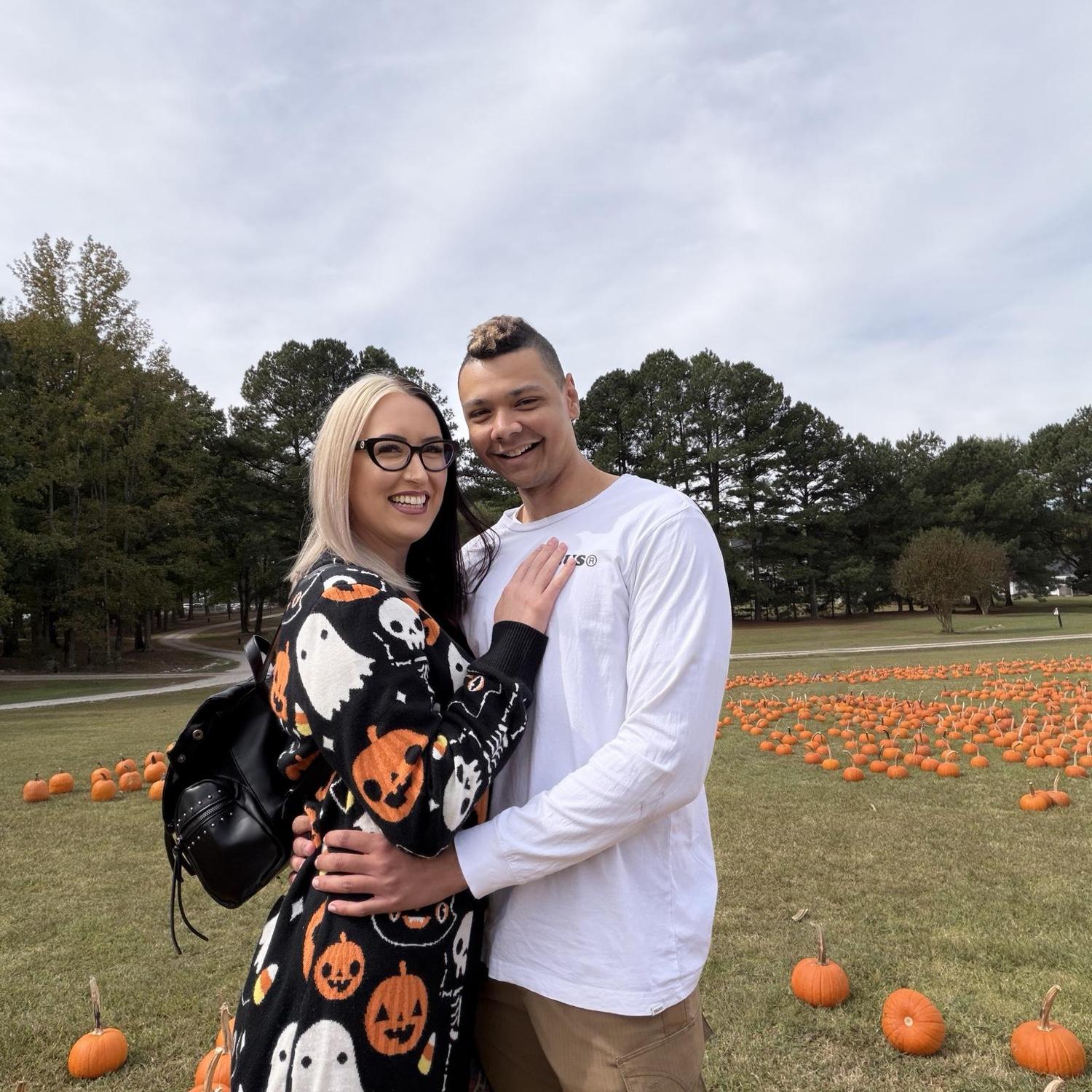 Our first visit to the pumpkin patch at Hill Ridge Farms🎃🖤