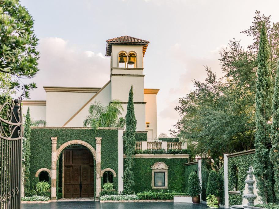The Wedding Website of Trang Hoang and Justin Chandler