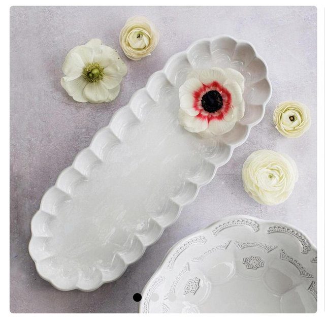 Ruffle oval tray