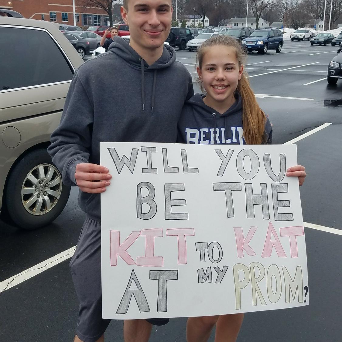 Prom-posal (March 2017)