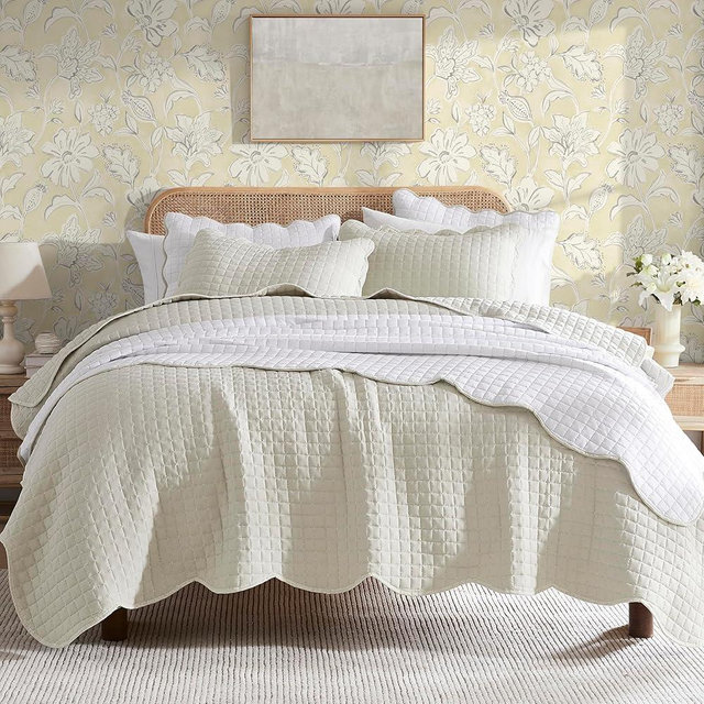 WDCOZY Beige Twin Size Quilt Bedding Set, Neutral Scalloped Farmhouse Country Rustic Lightweight Soft Coverlet for All Season, Cute Cozy Kantha Pick Stitch Bedspread, 1 Pillow Shams