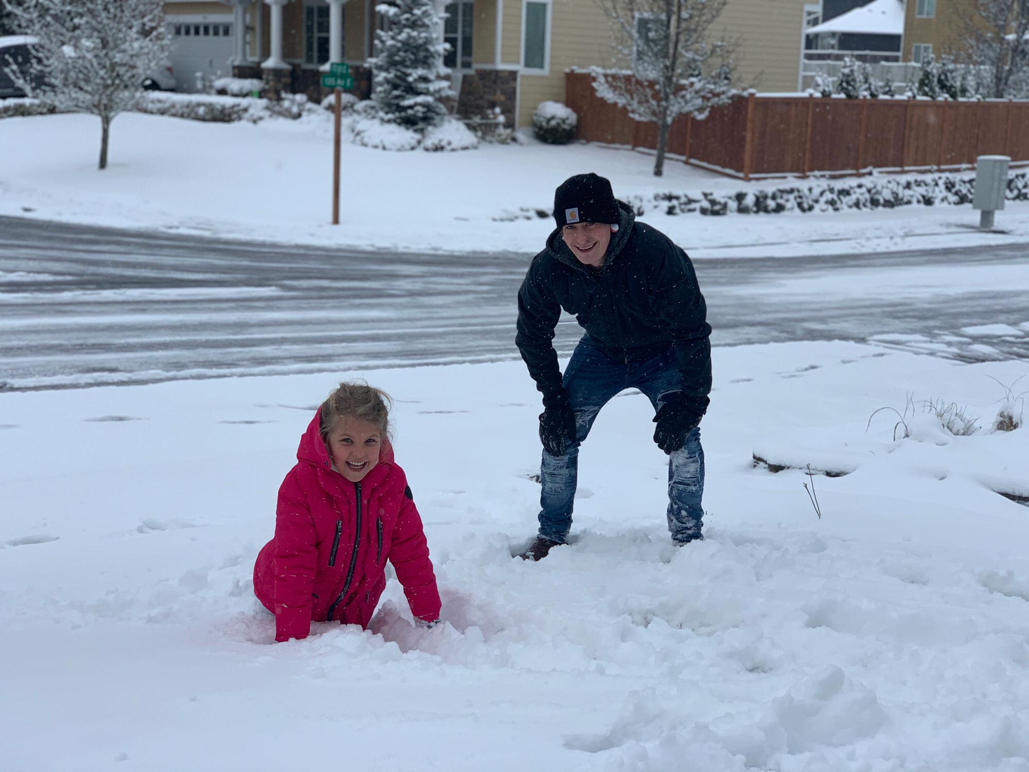 It’s safe to say that Cody and Teryn really love doing family stuffs. Here’s Cody and his niece this past snow storm in Washington. SNOWBALLLLL!