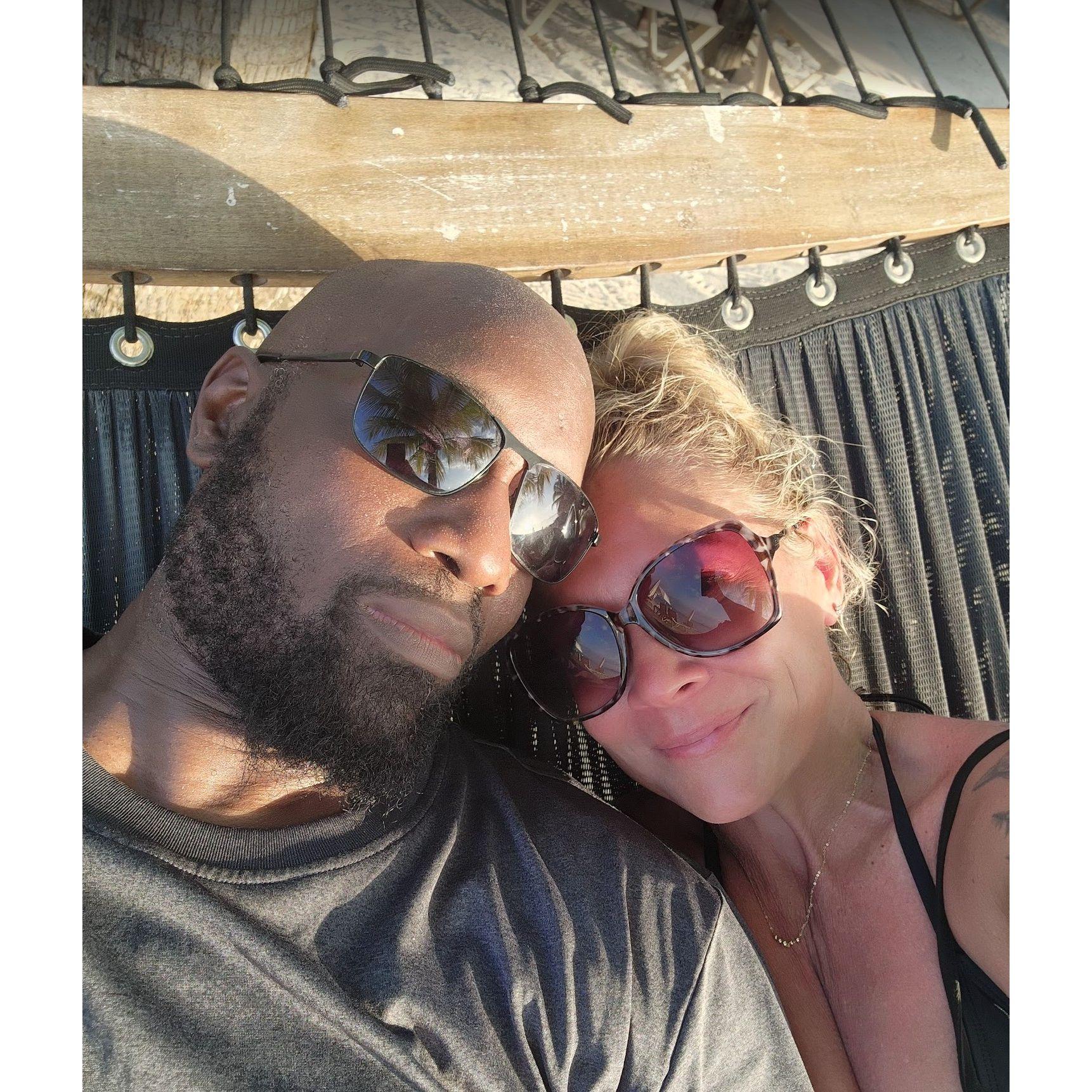 Hammock snuggles, salty kisses, and sunshine smiles