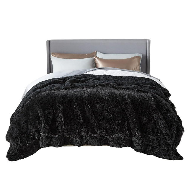 Bedsure Faux Fur Blanket - Soft, Fluffy Sherpa, Warm and Cozy Decorative Throw, 90x90 Inches, 640 GSM