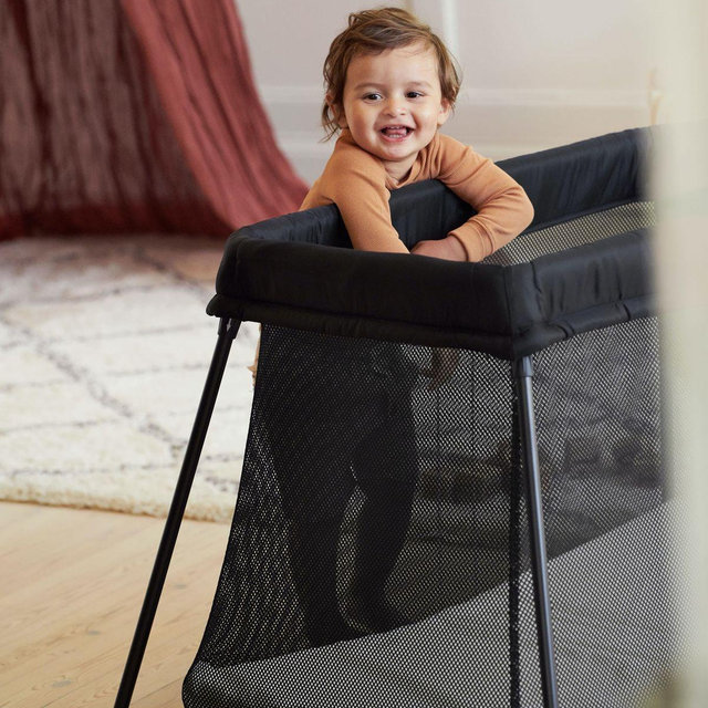 BabyBjörnTravel Crib LightBundle with Fitted Sheet