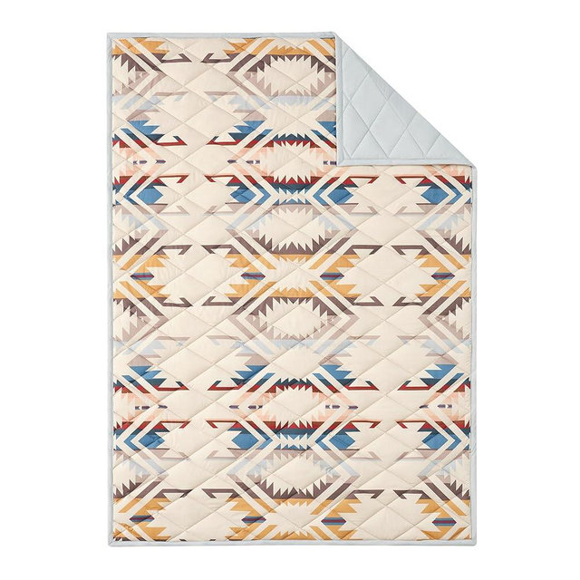 PENDLETON 17066 White Sands Camping Throw Blanket, Quilted Roll-Up Lightweight Soft Cotton Cozy Quilt, Western Aztec Blanket for Couch, Bed, Outdoor Picnic, Traveling, 50 x 70-Inch, Sandshell