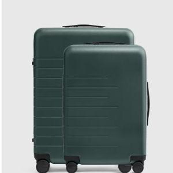 Carry-On & Medium Check-In Suitcase Set in Dark Green