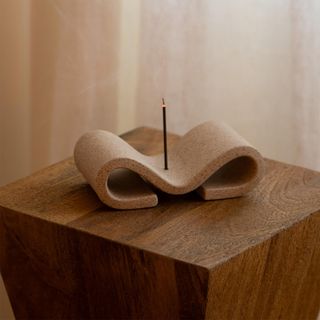 Easeful Ming Incense Holder