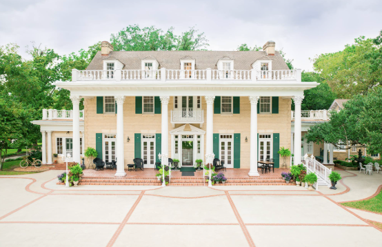 The Wedding Website of Madeleine Bourgeois and Brennan Stelting