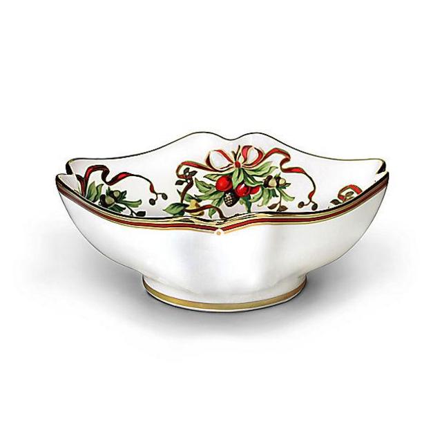 Scalloped Serving Bowl