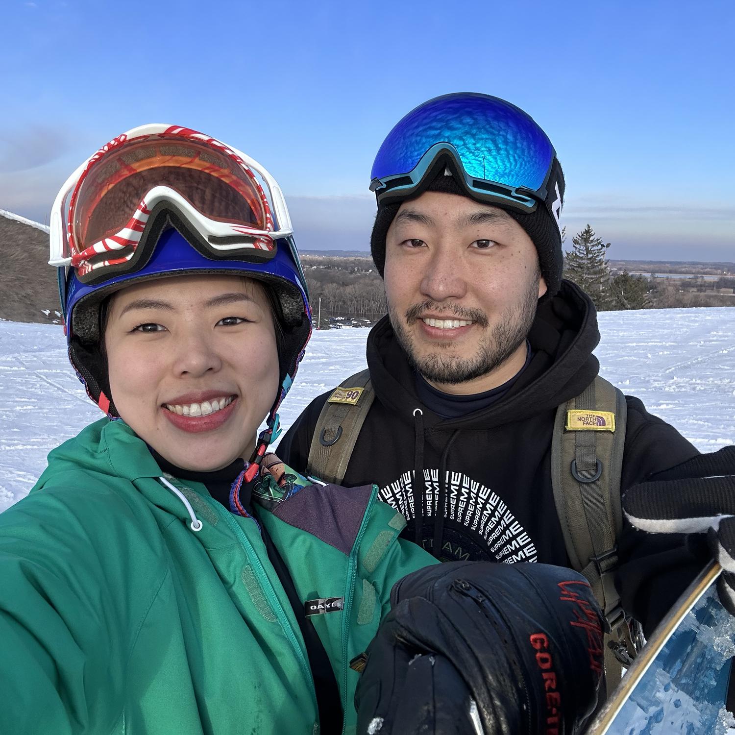 Kevin taught Shuang how to snowboard! 🏂