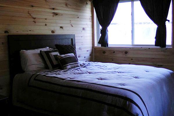 Bedroom in cabin with queen sized bed